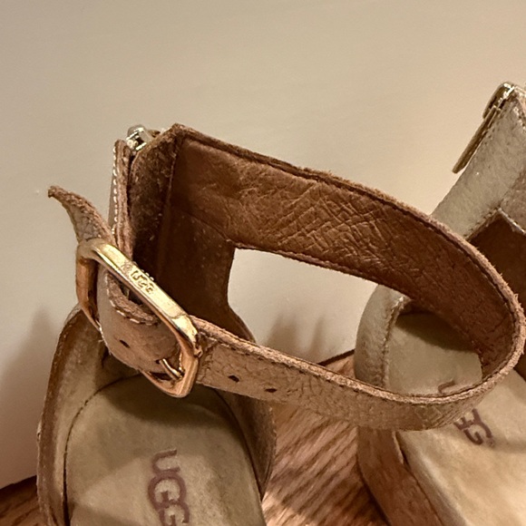 UGG Metallic Gold Leather Ankle-Strap Sandals - Picture 3 of 9